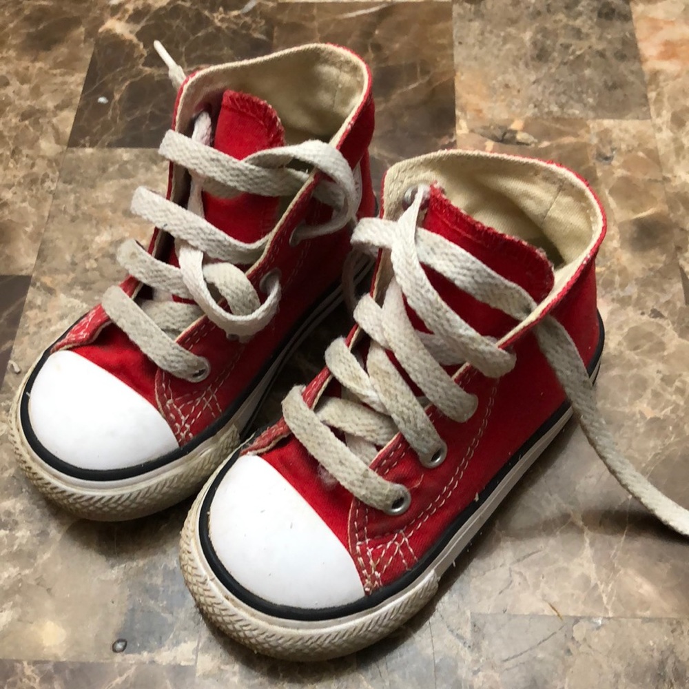 Red Converse size 5